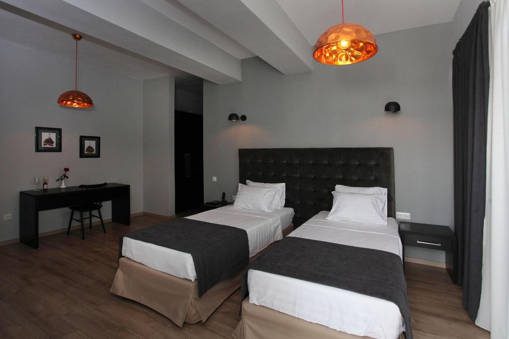 L M Club Hotel