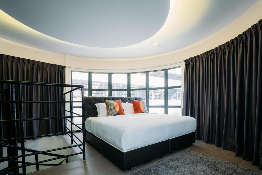 B Lot Hotel