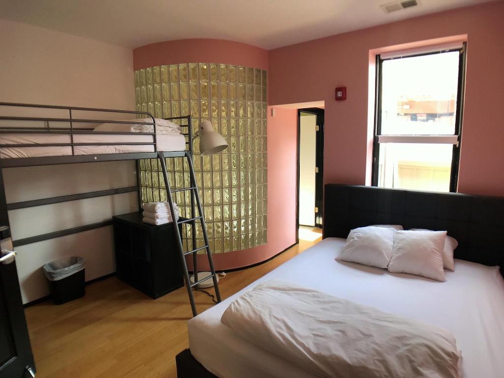 Highroad Hostel Dc