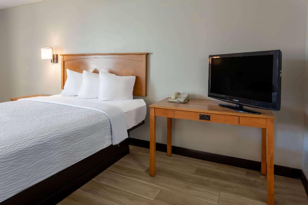 Days Inn By Wyndham Birch Run