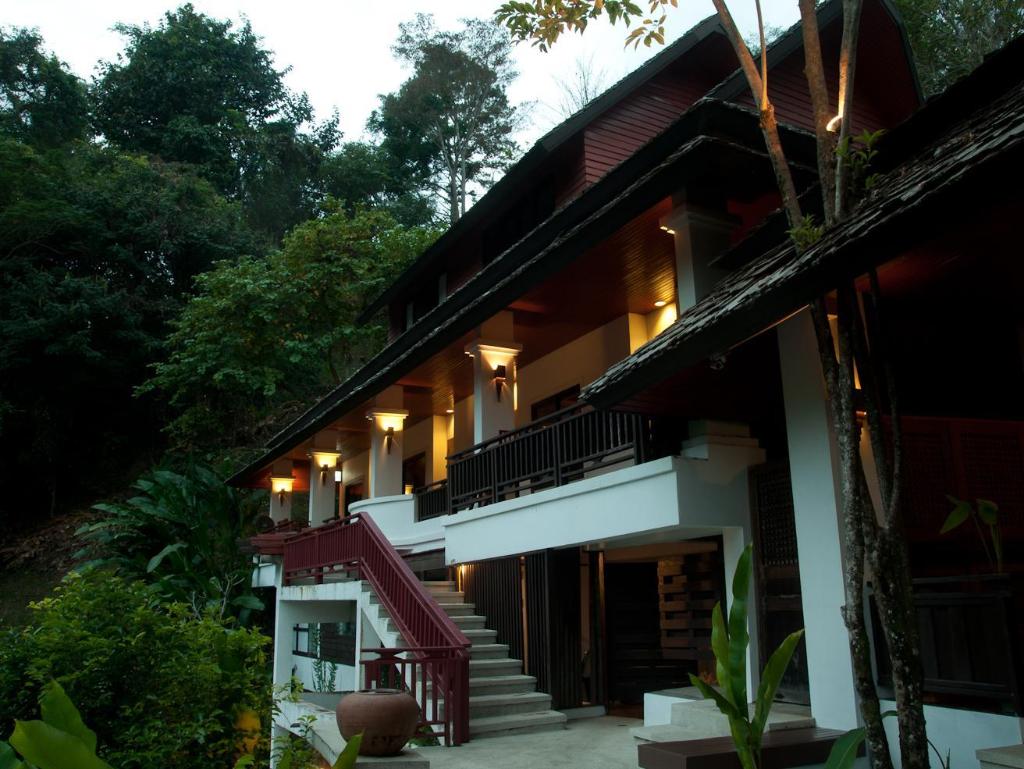 KANGSADARN RESORT WATERFALL