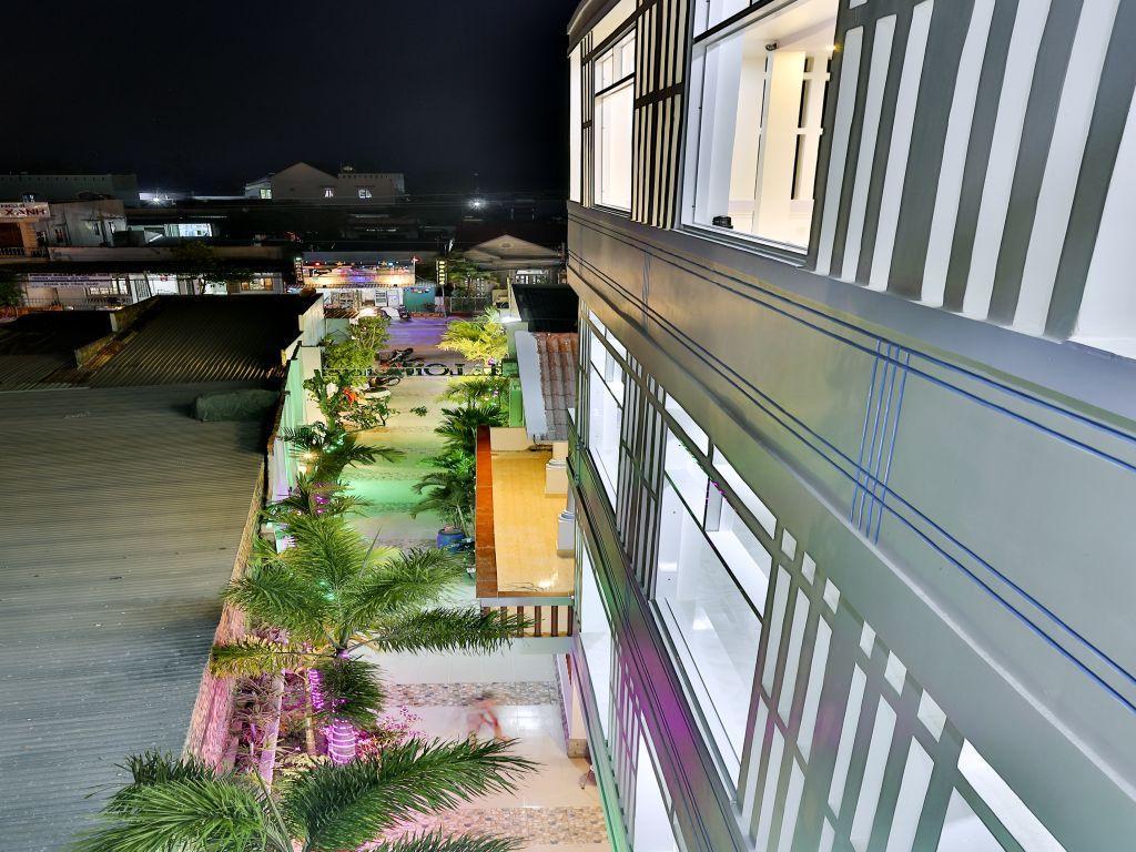 Halona Hotel