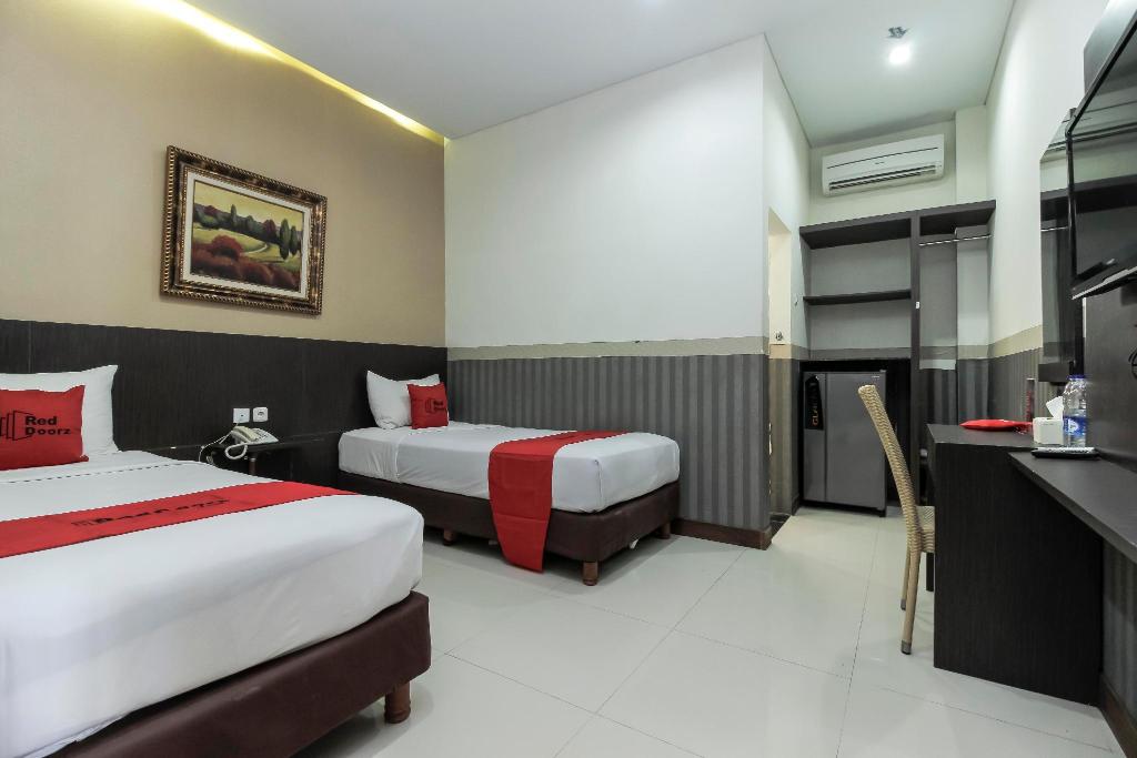 Formerly Reddoorz Plus Tuparev Cirebon