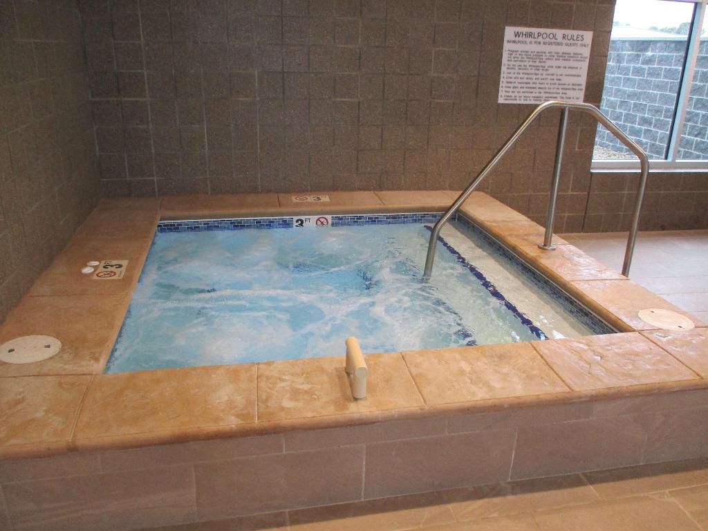 Best Western Plus Lakeview Hotel