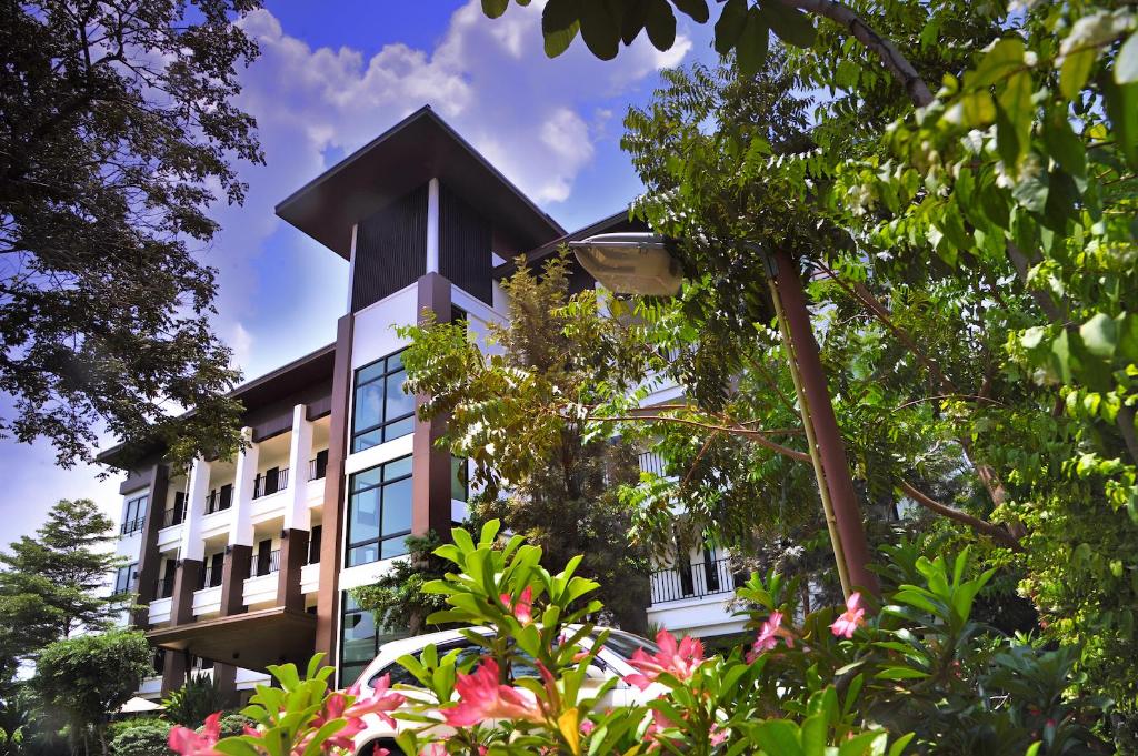 GASSER PARK APARTMENTS