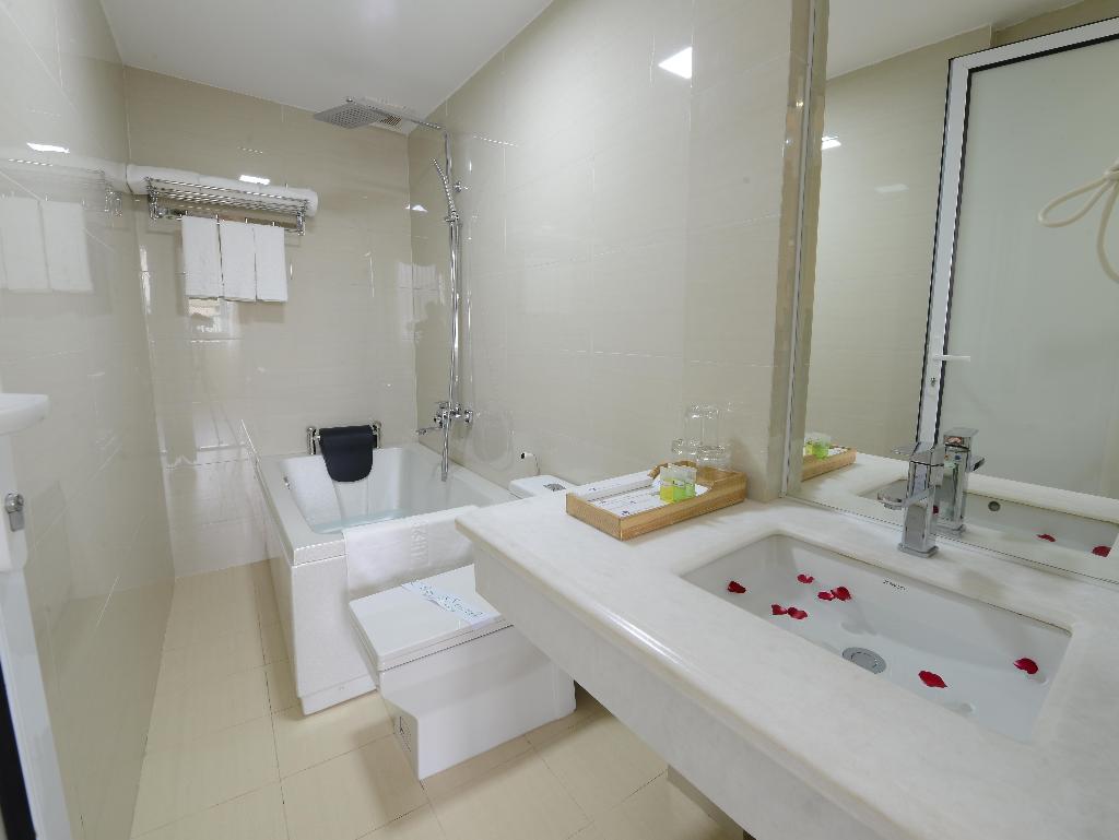 Blue Hanoi Inn Hotel