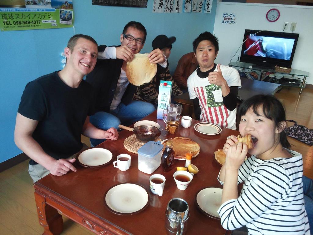 Okinawa Guest House Little Asia