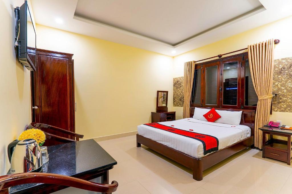 Golden River Hotel