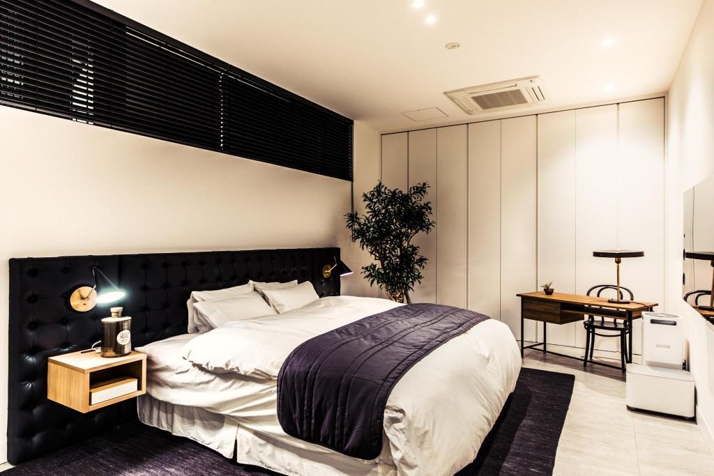 H Hotel