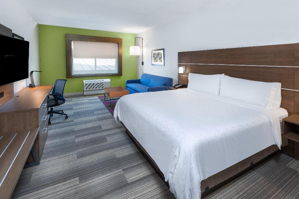 Holiday Inn Express & Suites Denton - Sanger