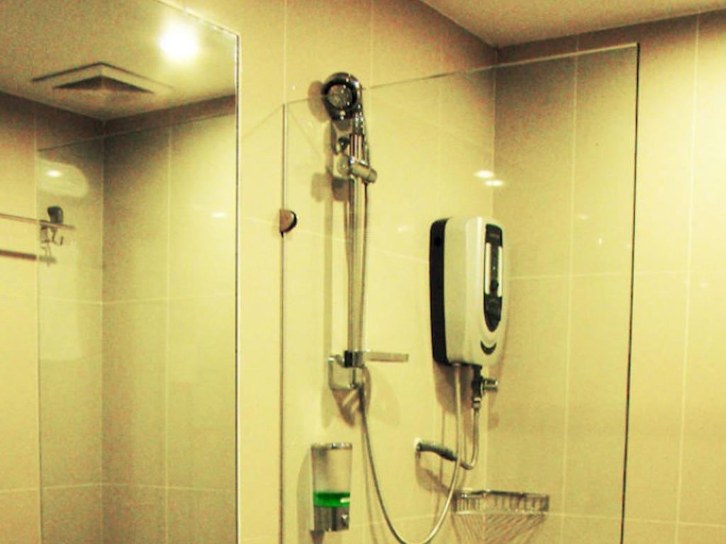 Adel Hotel