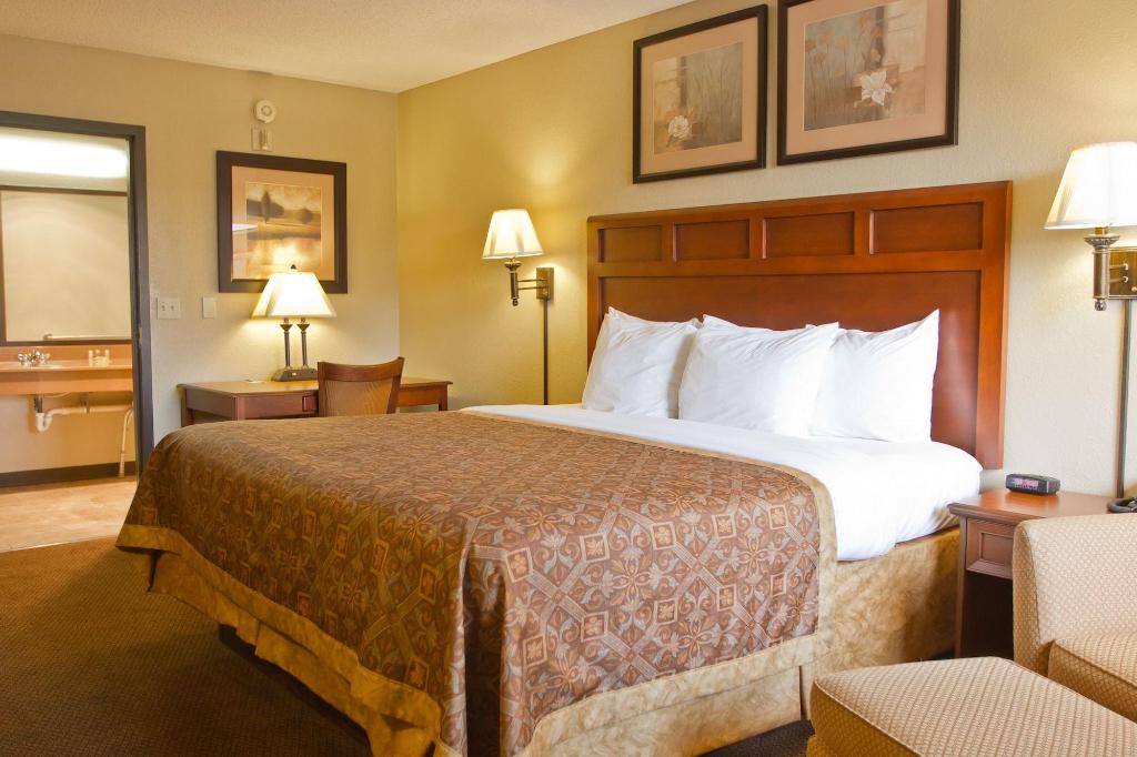 Greenstay Hotel & Suites