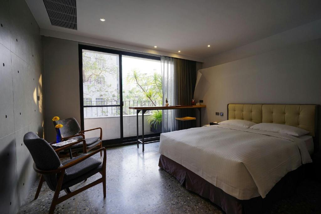 3 Door Hotel