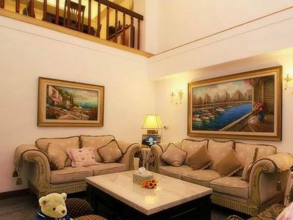 Gloria House