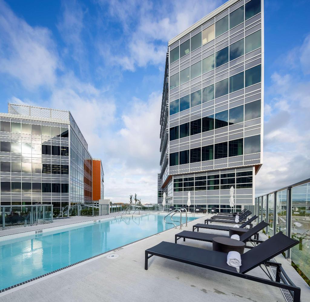 Versante Hotel, Richmond & YVR Airport
