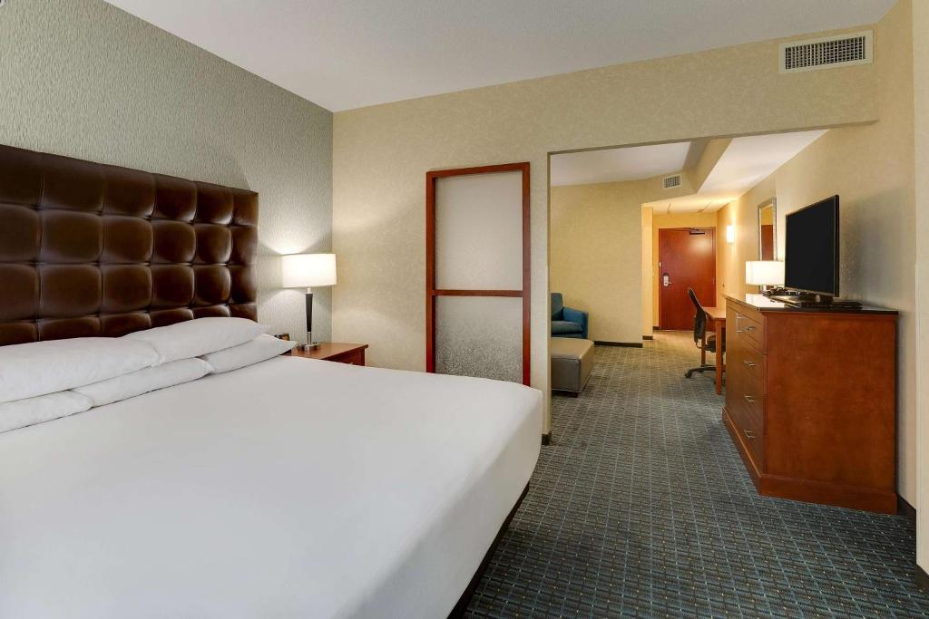 Drury Inn & Suites Phoenix Chandler Fashion Center photo 44