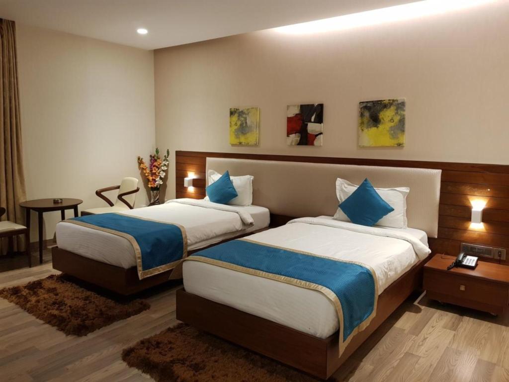 M Crown Hotel