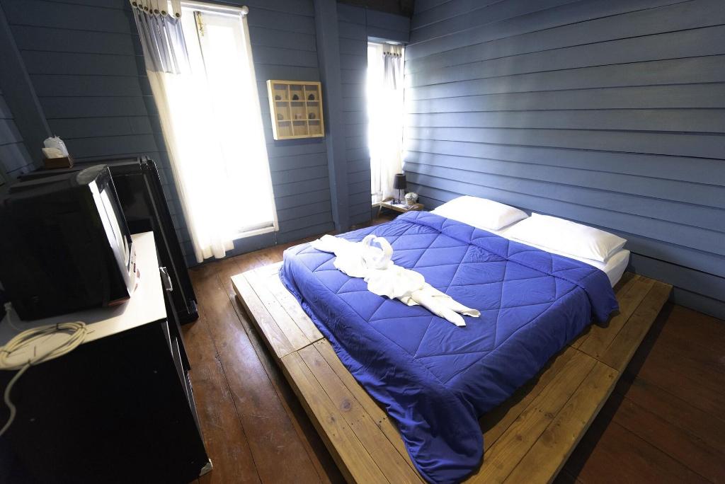 Yellow Hotel