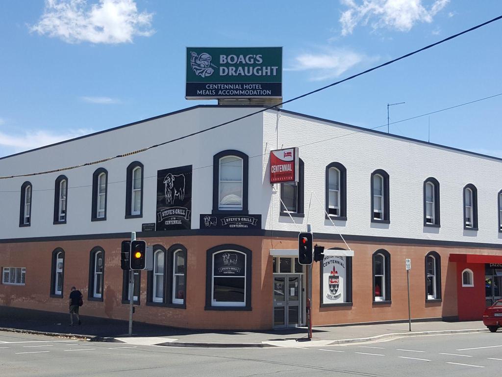 Centennial Inn On Bathurst