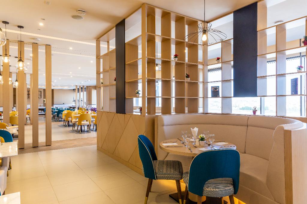 Premier Inn Dragon Mart Hotel - Restaurant