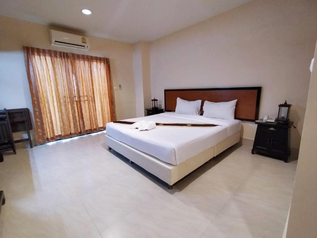 Rayong Lanna Hotel