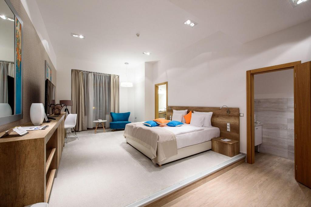Karoly Corner Residences