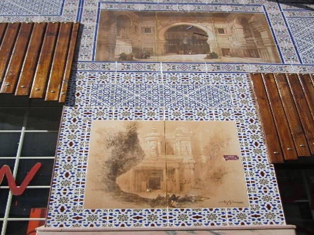 listing card gallery