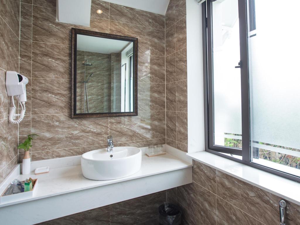 Dinh Elegant Hanoi Hotel