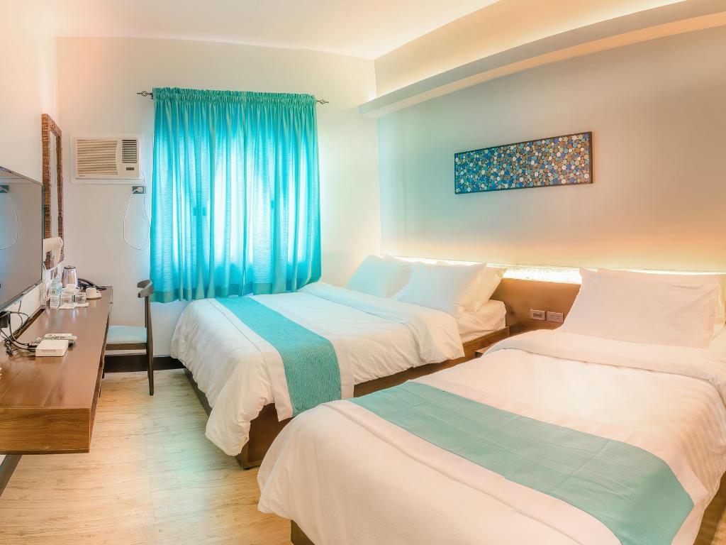 Twin Tides Resort
