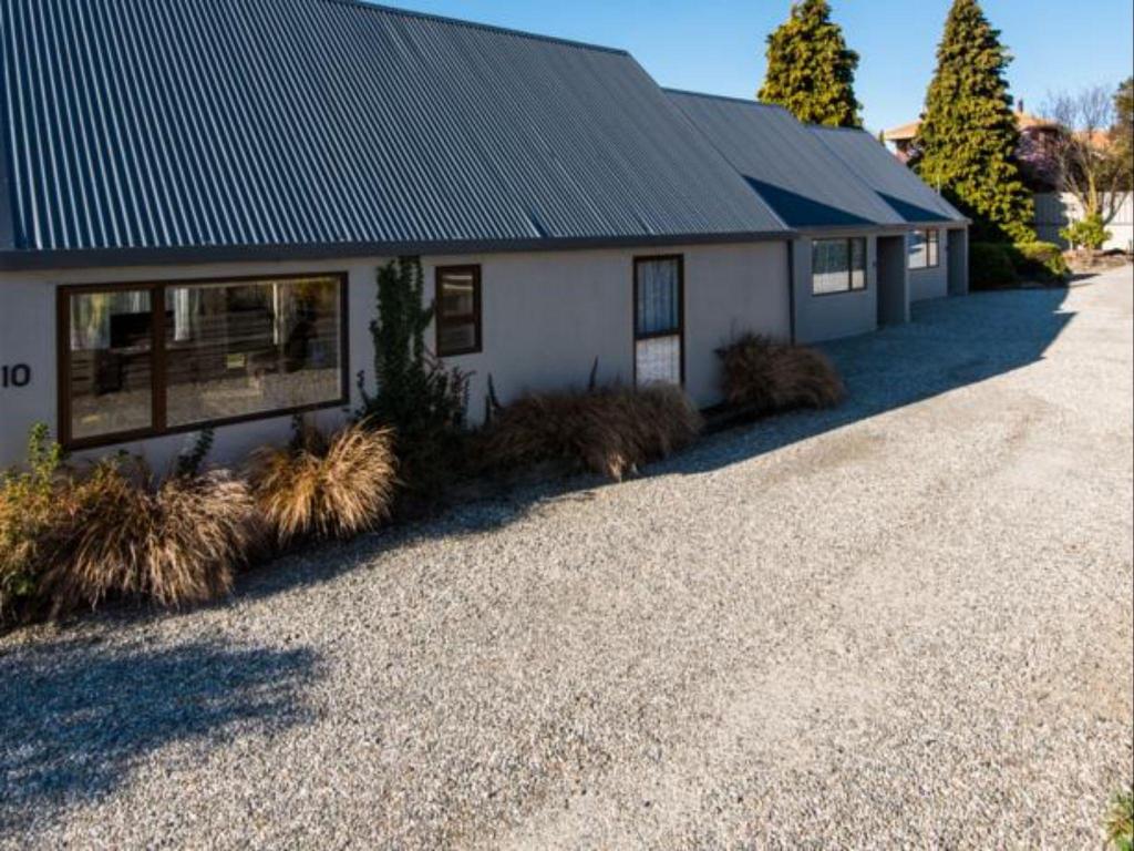 Manuka Crescent Motel