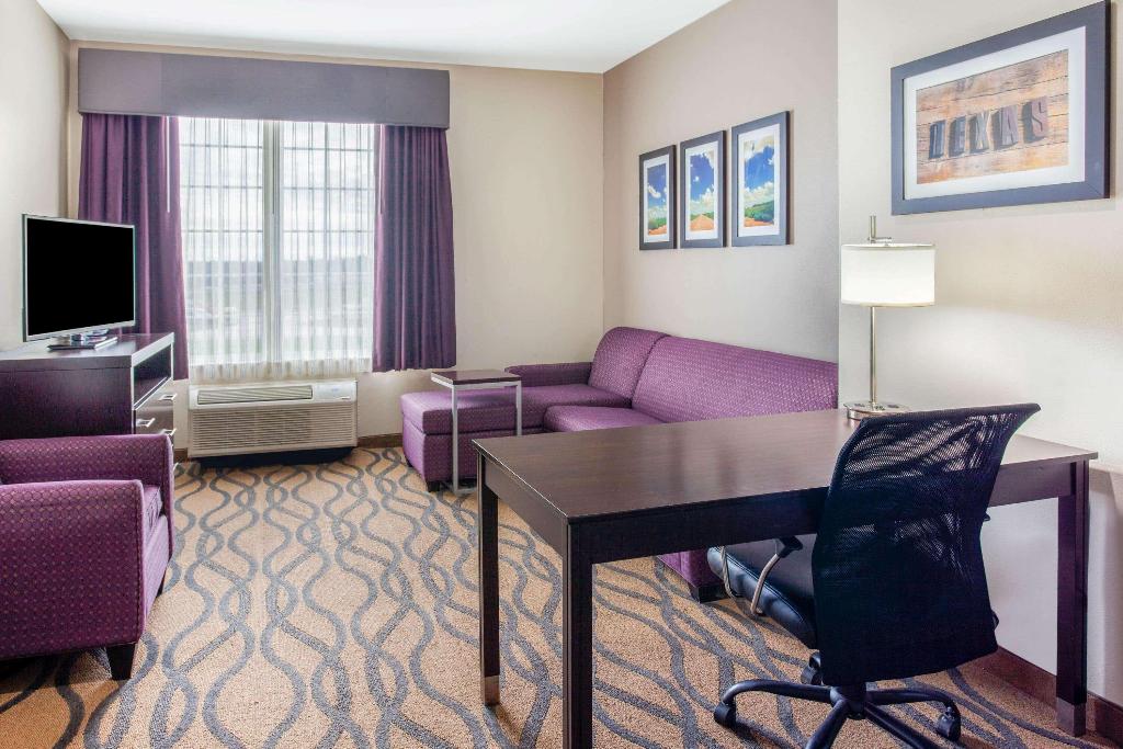 La Quinta Inn Suites Luling