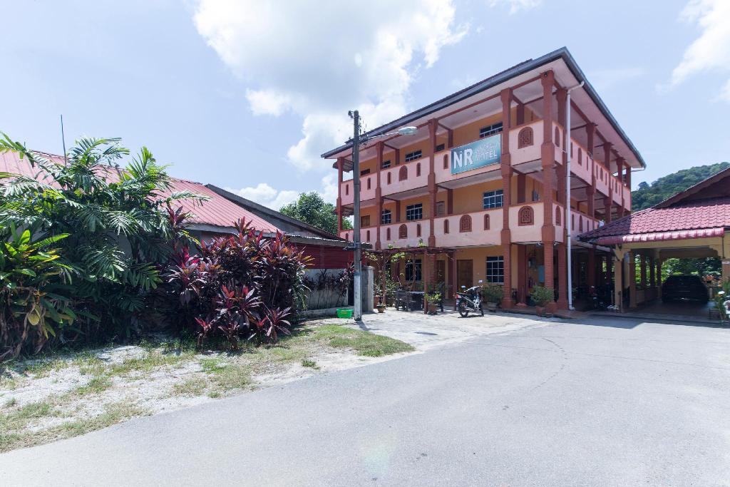 LOT 33 Boutique Hotel