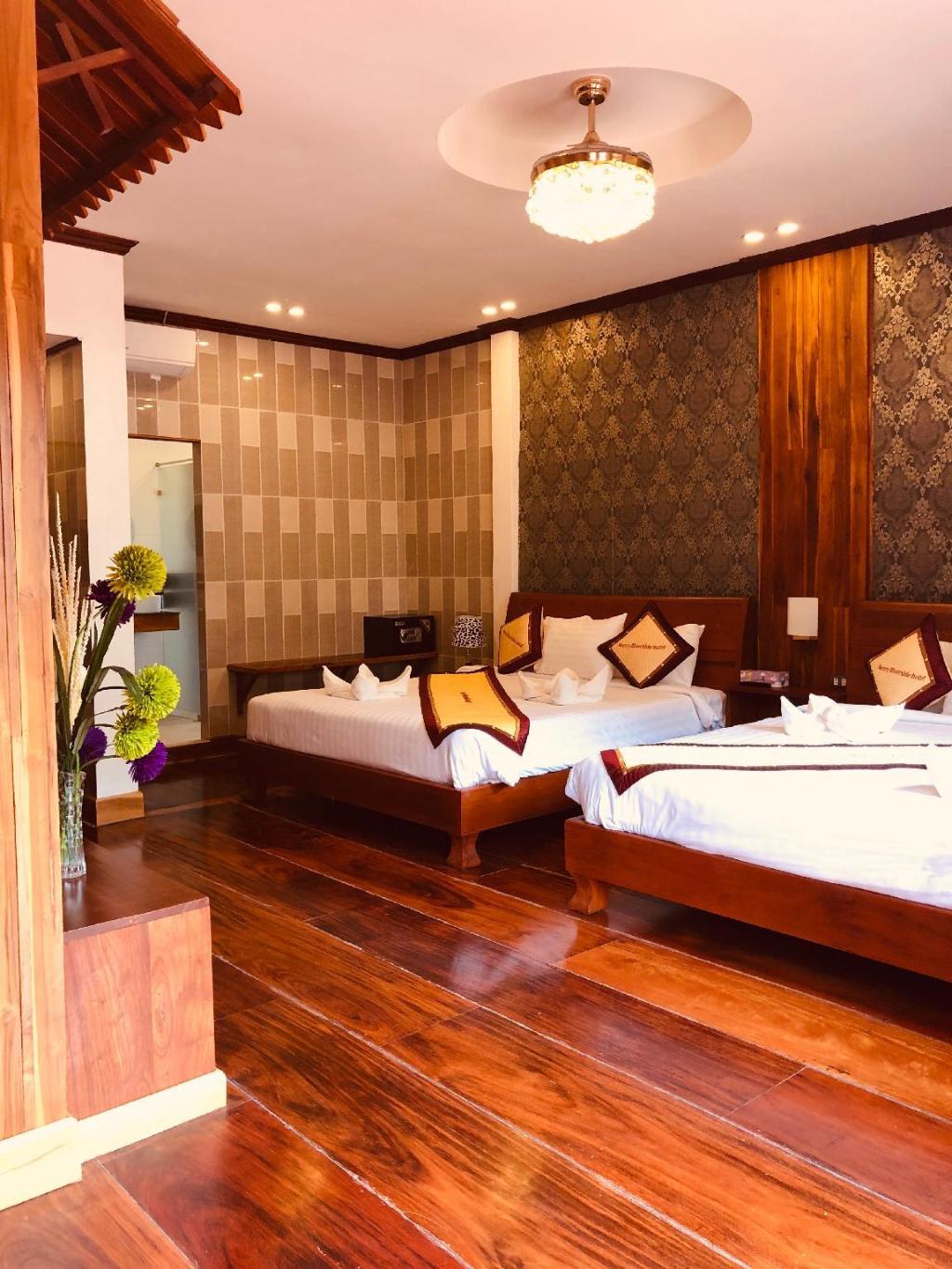 Merry Riverside Hotel