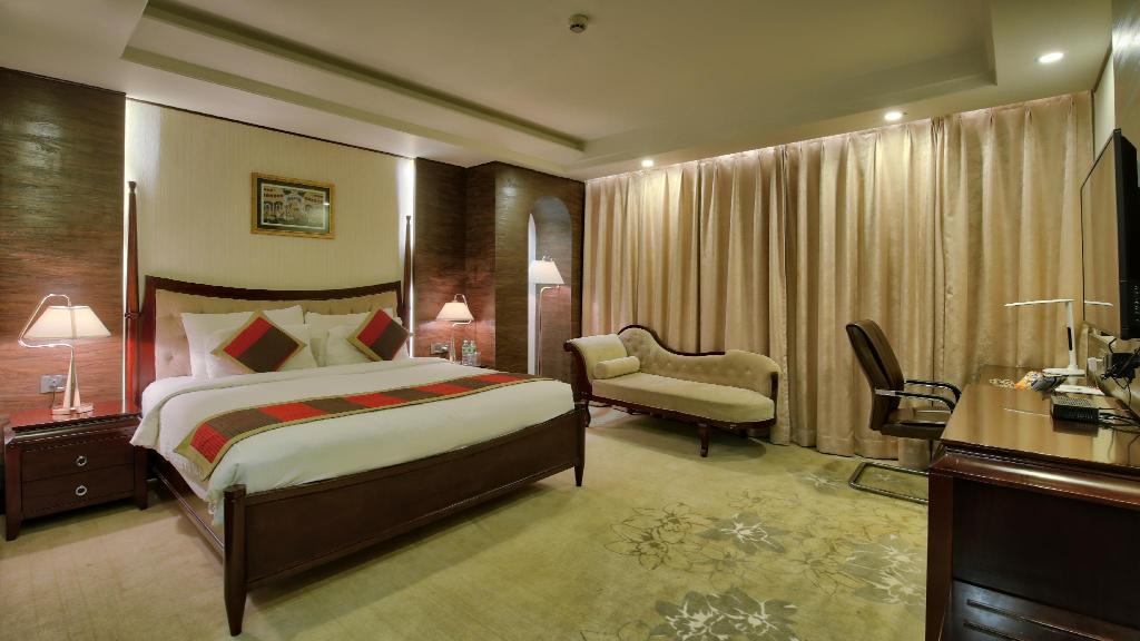 Polo Inn Suites
