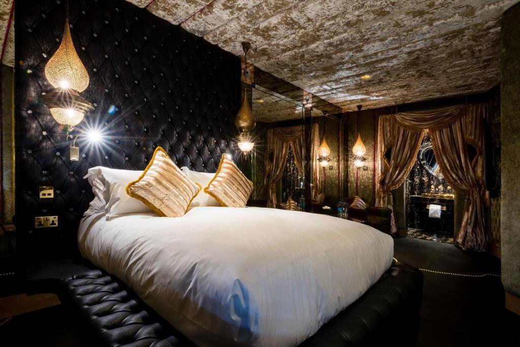 Crazy Bear Hotel Beaconsfield