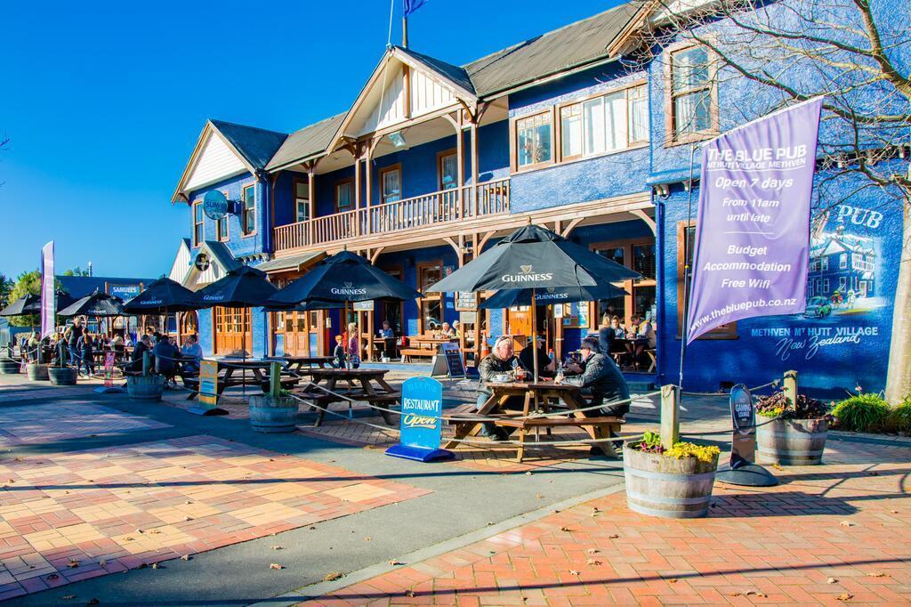 Blue Pub Hotel