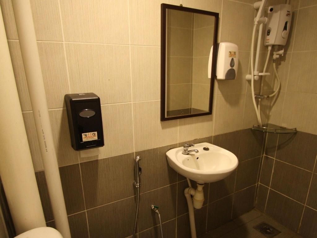 Place2Stay Airport Hotel