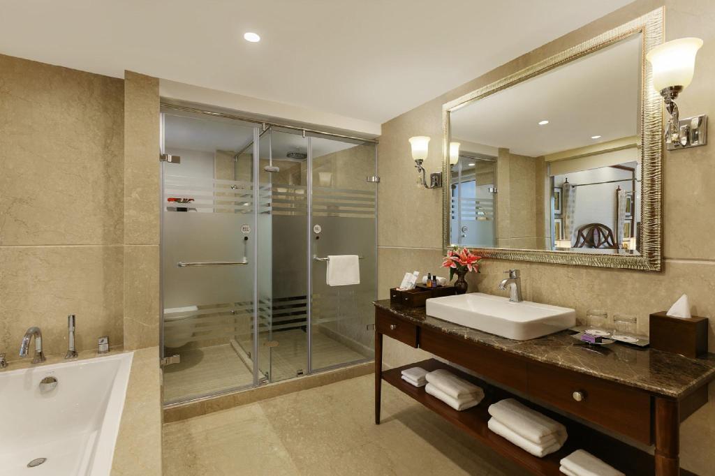 The Grand Dragon Hotel