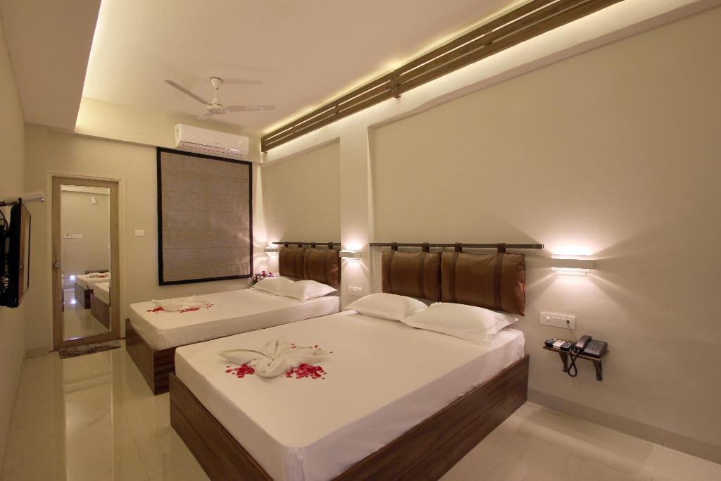 FabHotel Arastu Plaza