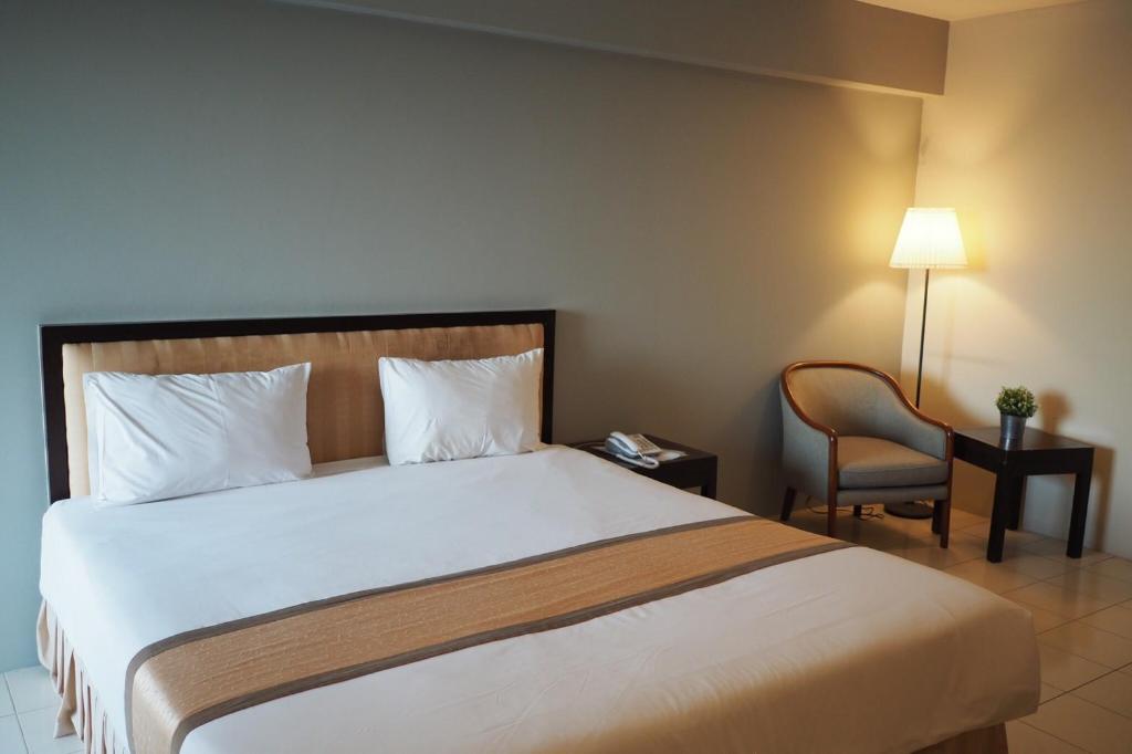 Phromsuk Place Hotel