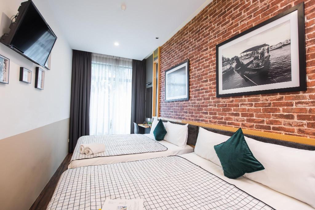 B Street Hotel