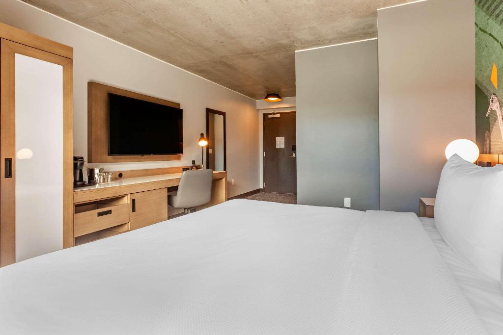 Cambria Hotel Downtown Phoenix Convention Center