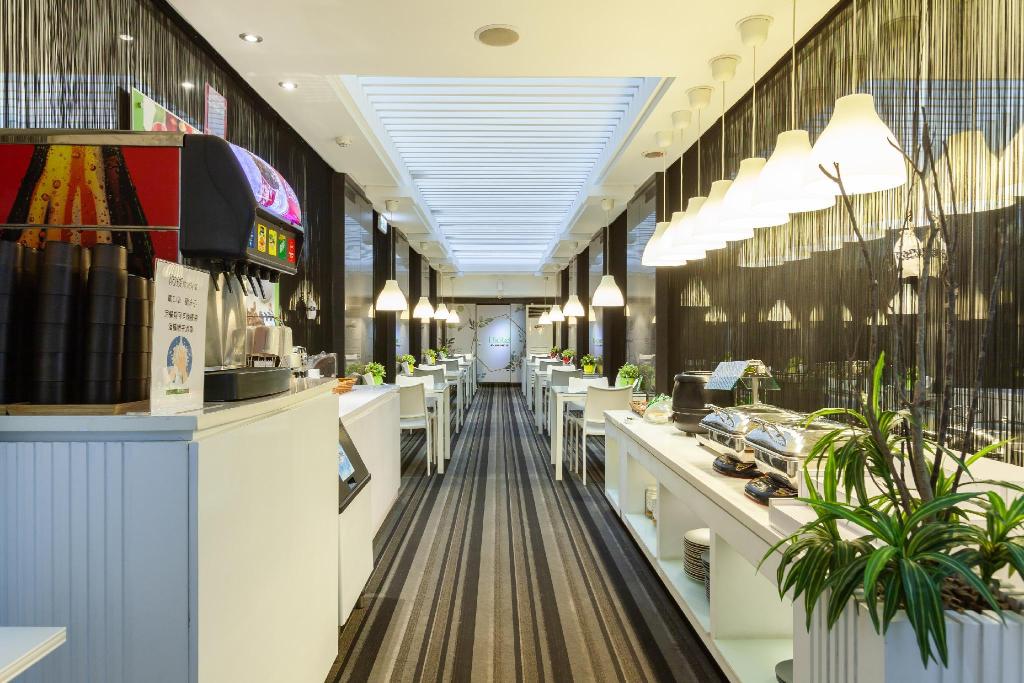 I Hotel