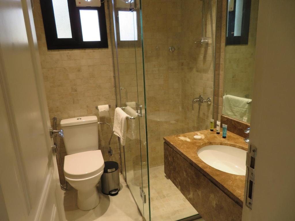 Loren Suites Corniche