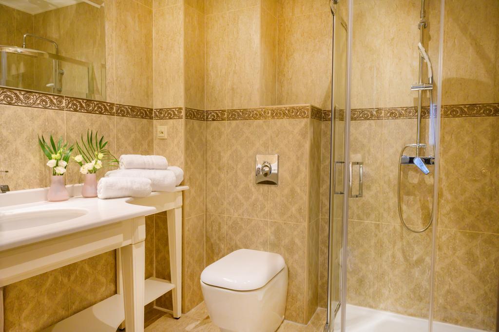Emerald Suites