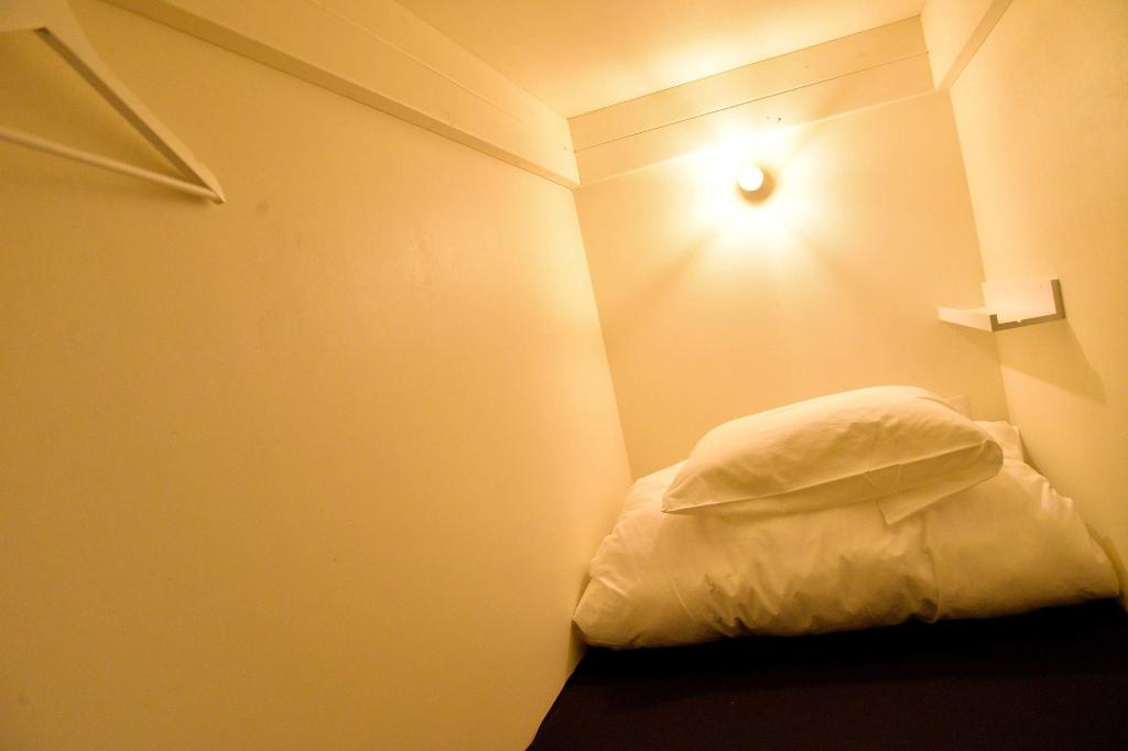 Almond Hostel And Cafe