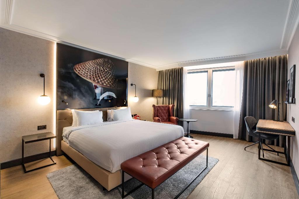 Radisson RED London Heathrow