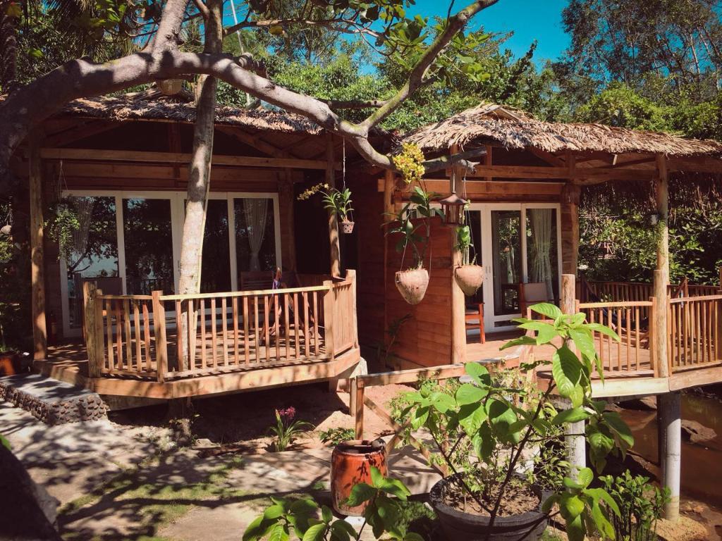 Bamboo Cottages