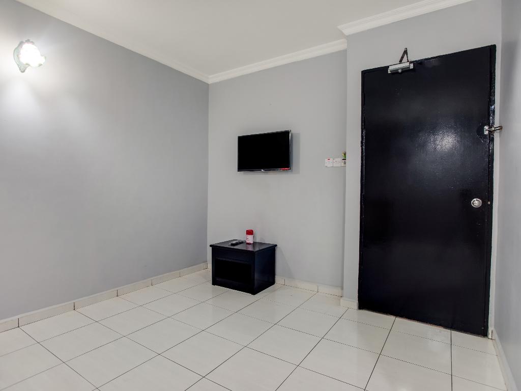 89568 Mangrove Hotel