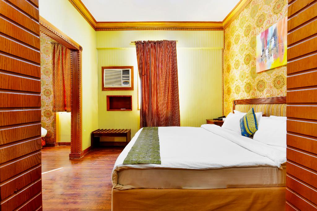 Capital O 125 Moon Plaza Hotel